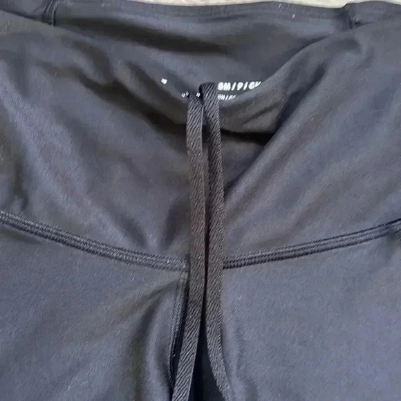 🌸3/$30🌸under Armour | Black compression athletic leggings - Picture 5 of 12